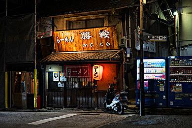 NASA成功发射探测器Psyche 将围绕同名金属小行星运行